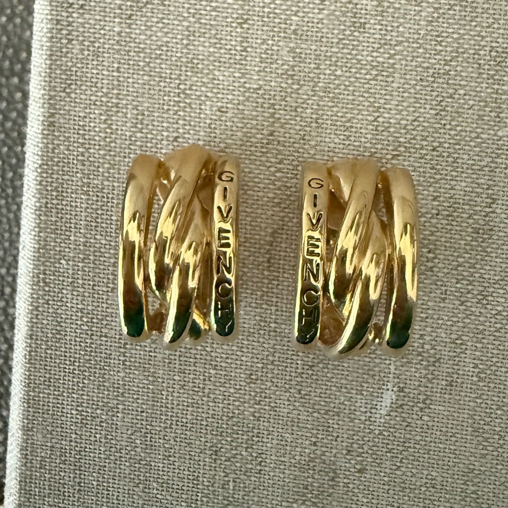 Givenchy clip on gold earrings - Picture 3 of 8